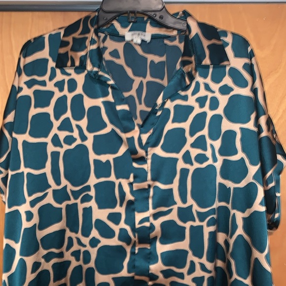 Umgee Short Sleeve Button Down Blouse Size Small - Picture 2 of 6